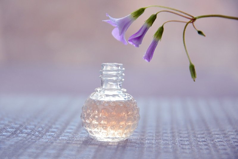 Perfumy taniej wychodzą rozlewane